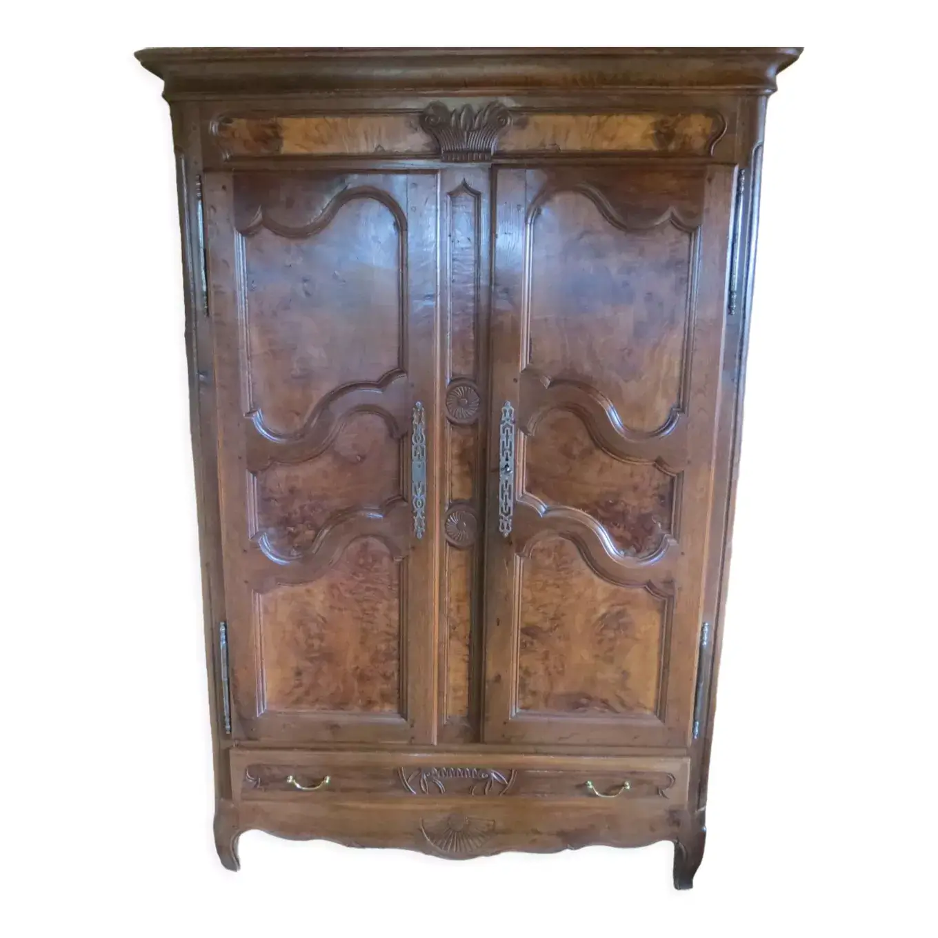 armoire vintage